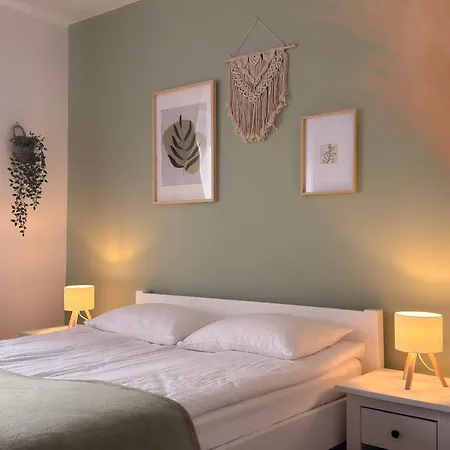 Center, Free Parking - Rest & Nest Boho